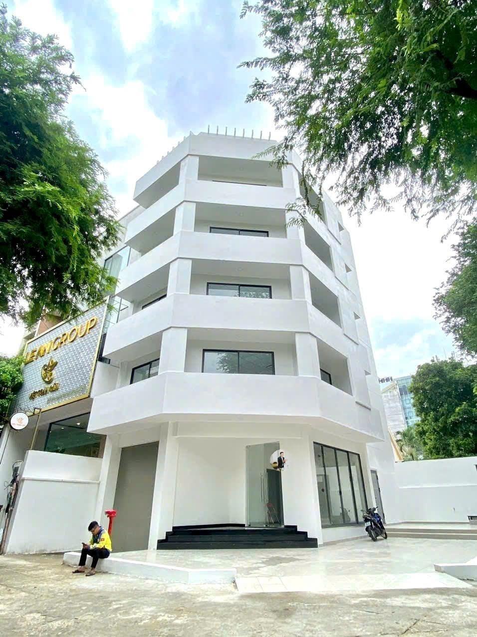 Cho thuê tòa nhà Phùng Khắc Khoan, Quận 1 – 13x18m, 5 lầu, hầm
