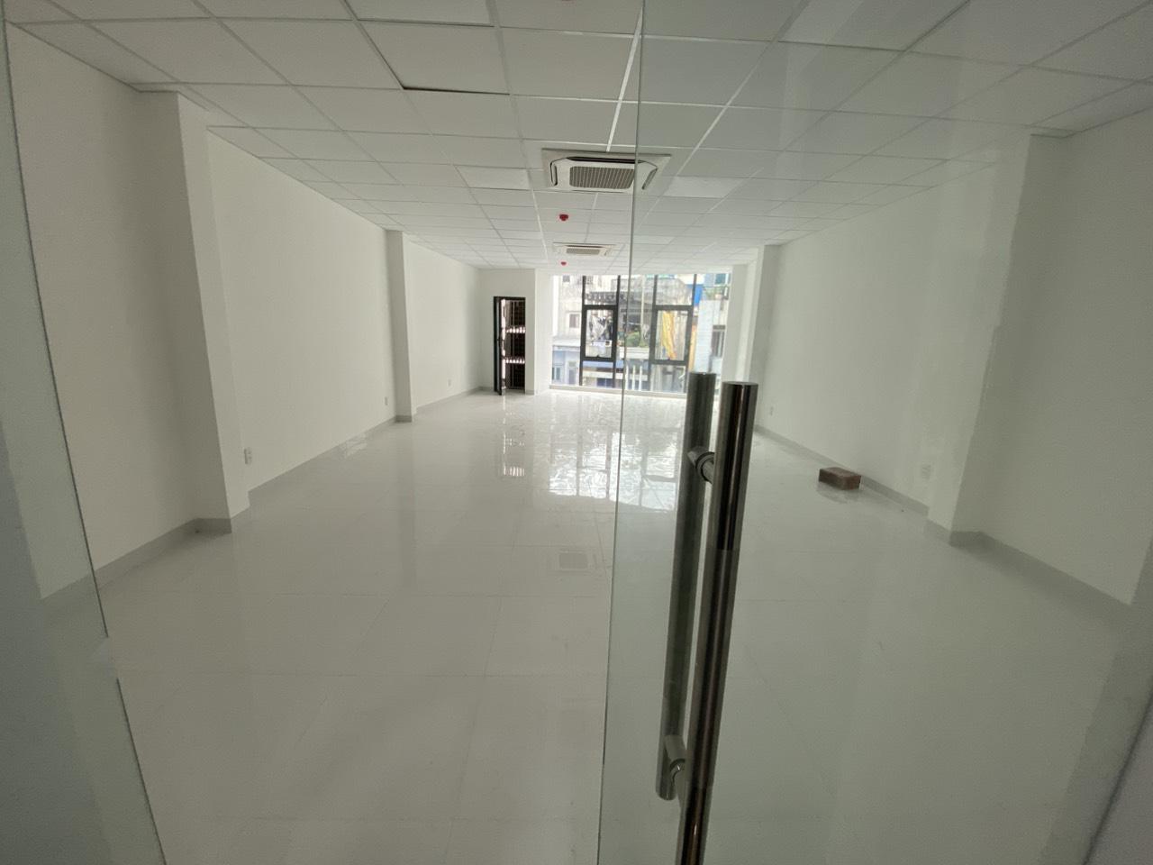 Cho Thuê Tòa Nhà 12 Đường Số 1 Cư Xá Đô Thành, Quận 3 – 7 Tầng, Full Kính