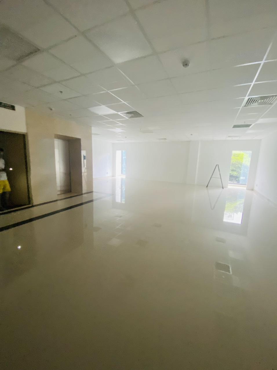 Cho Thuê Tòa Nhà 3-5 Hát Giang, Quận Tân Bình – DT 10x20m, 1 Trệt 1 Lửng 4 Lầu