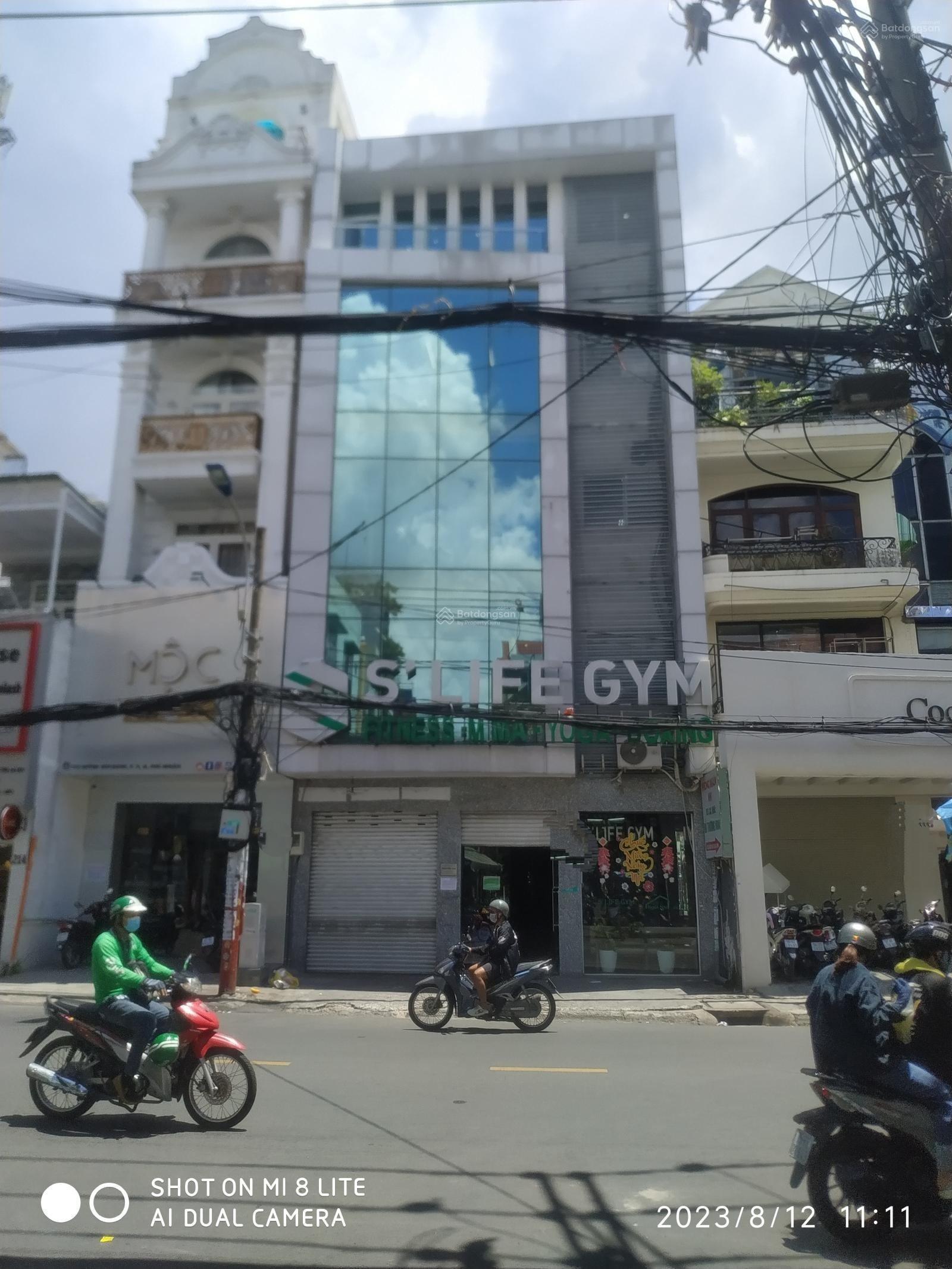 Cho Thuê Tòa Nhà 210 Huỳnh Văn Bánh, Phú Nhuận – DT 8x22m, 5 Tầng Có Thang Máy