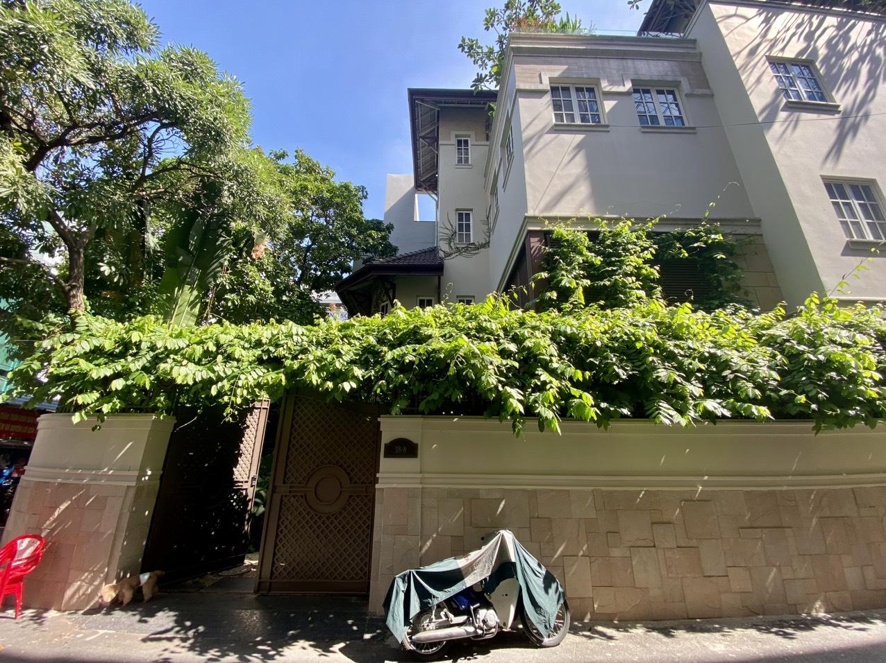 Cho thuê biệt thự góc 2 mặt tiền 38/8 Nguyễn Văn Trỗi, Phú Nhuận – 9x20m, sân vườn