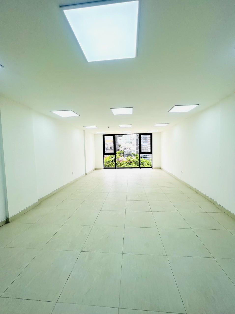 Cho Thuê Tòa Nhà 107 Trần Quốc Hoàn, Quận Tân Bình – 8 Tầng, DT 5x20m Nở Hậu
