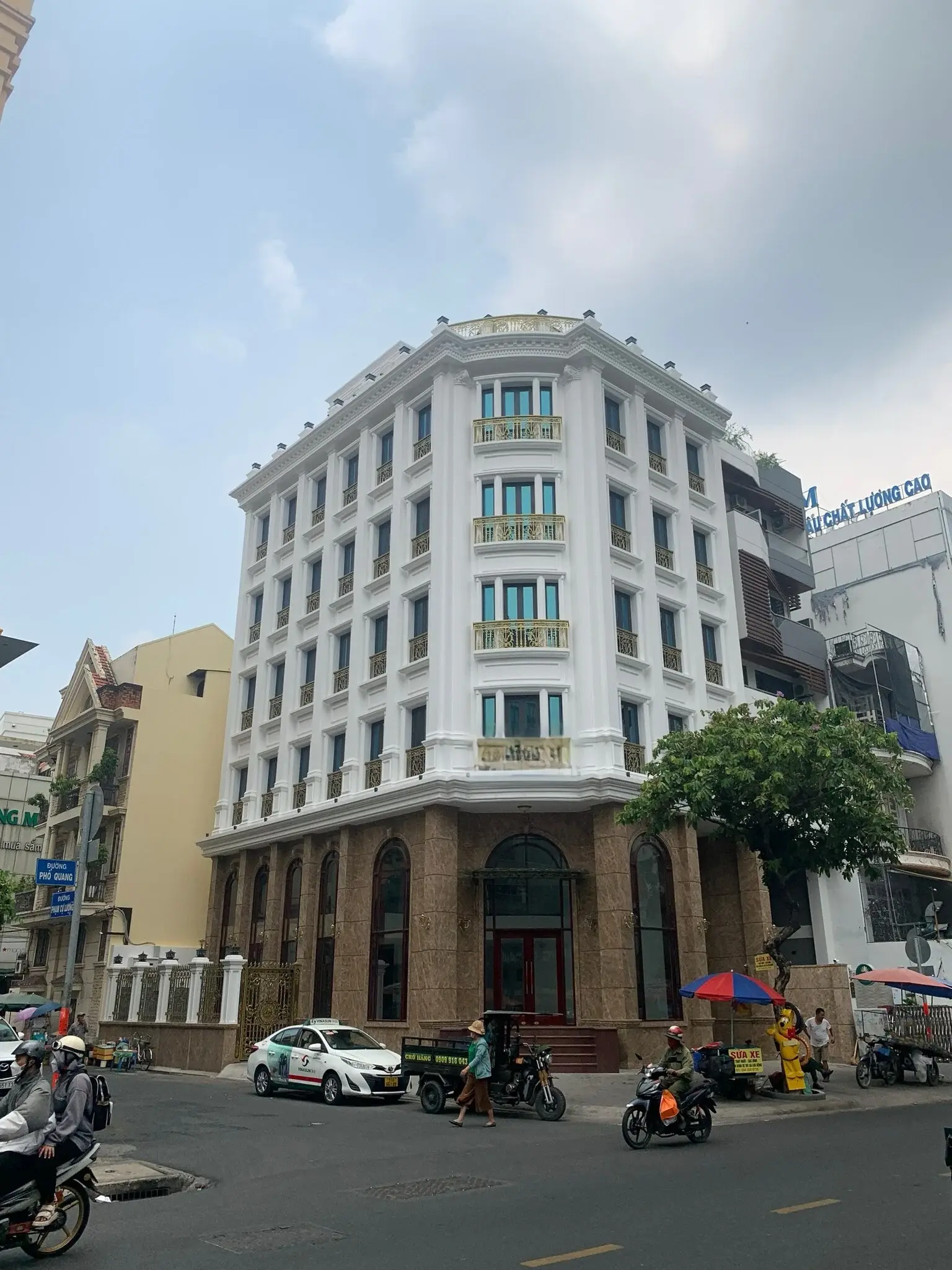 Cho Thuê Tòa Nhà 12 Phổ Quang, Tân Bình – 1200m², 6 Lầu, Hầm, Full Máy Lạnh
