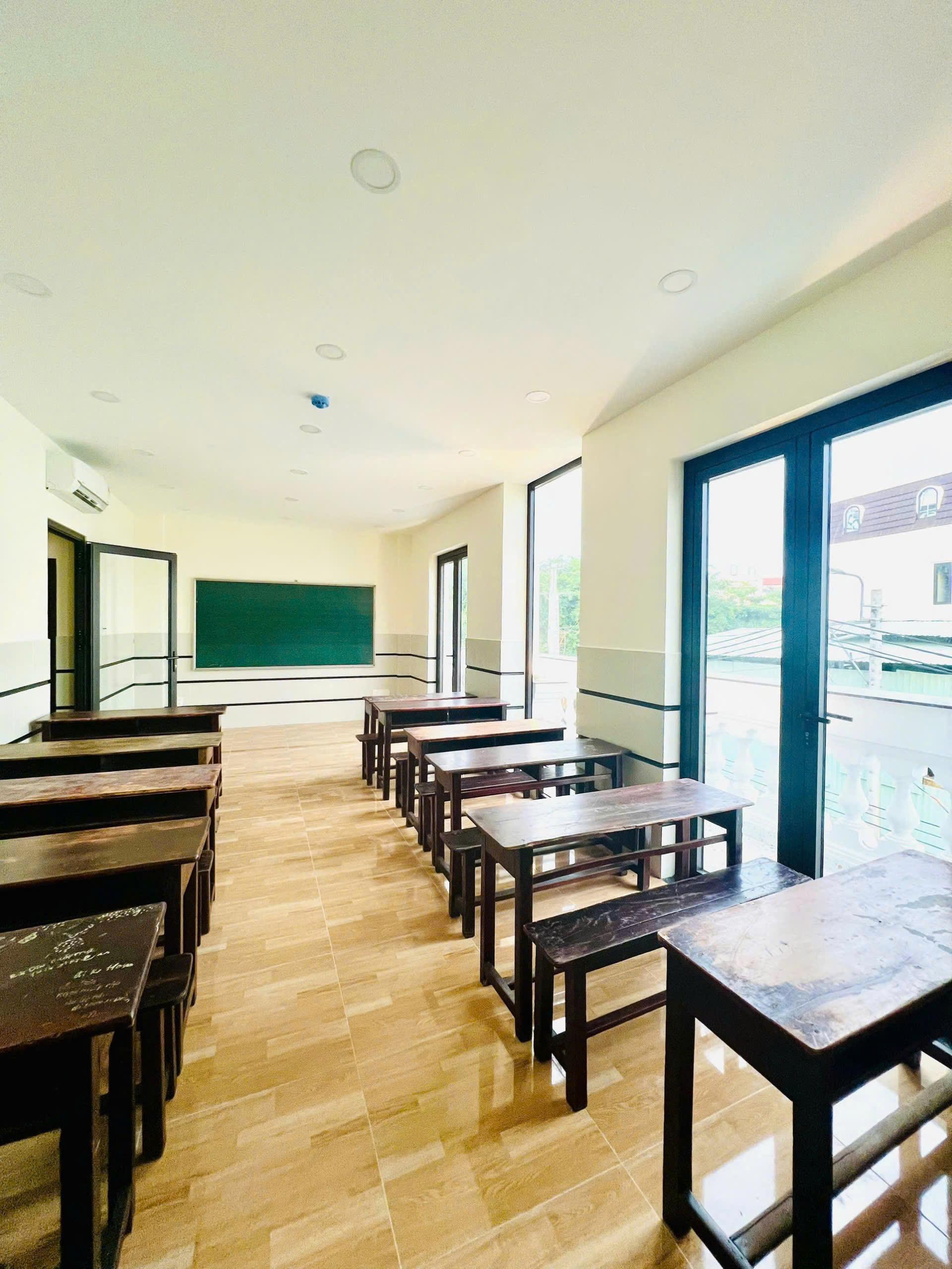 Cho thuê tòa nhà Nguyễn Duy Cung, Gò Vấp – 1 hầm 3 lầu, 12 phòng