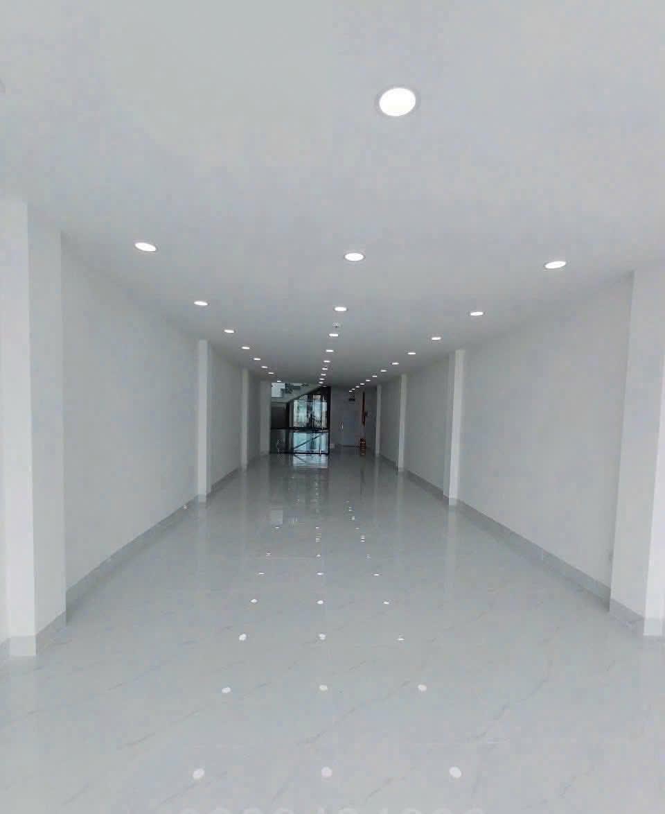 Cho thuê tòa nhà Bạch Đằng Bình Thạnh – 1 hầm 7 tầng, 712m² sàn, nhà mới 100%