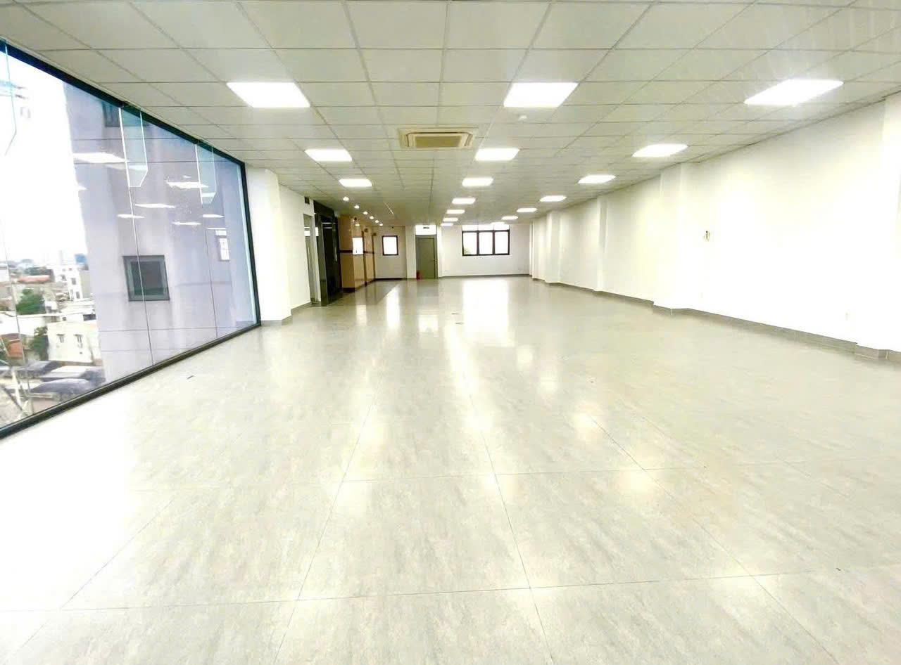 Cho thuê tòa nhà Thành Thái, Quận 10 – 7.5x12m, 4 lầu, thang máy