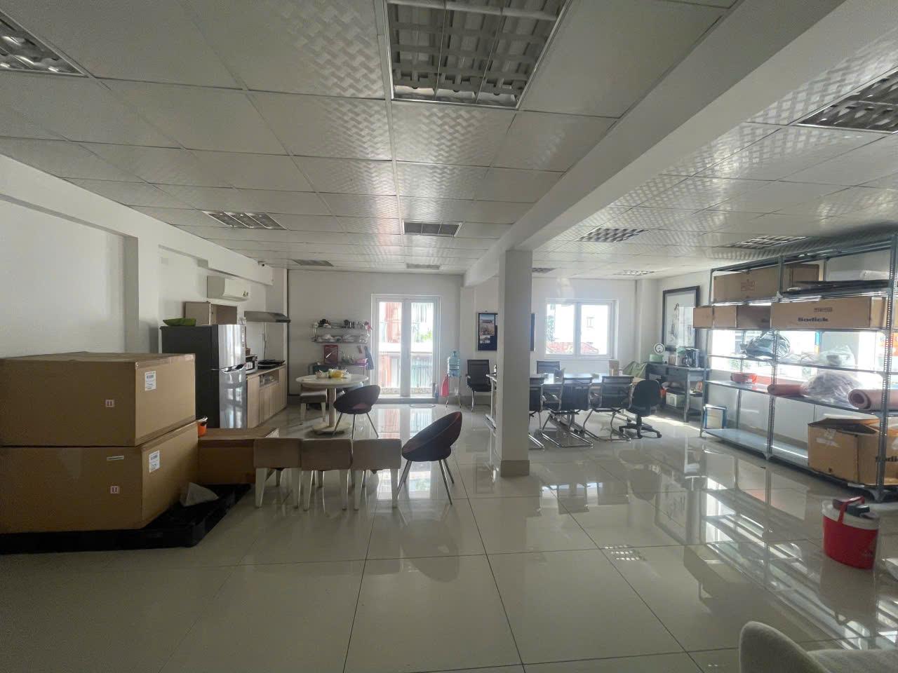 Cho thuê tòa nhà Sông Đà Tân Bình – 3 lầu, thang máy, 200m²