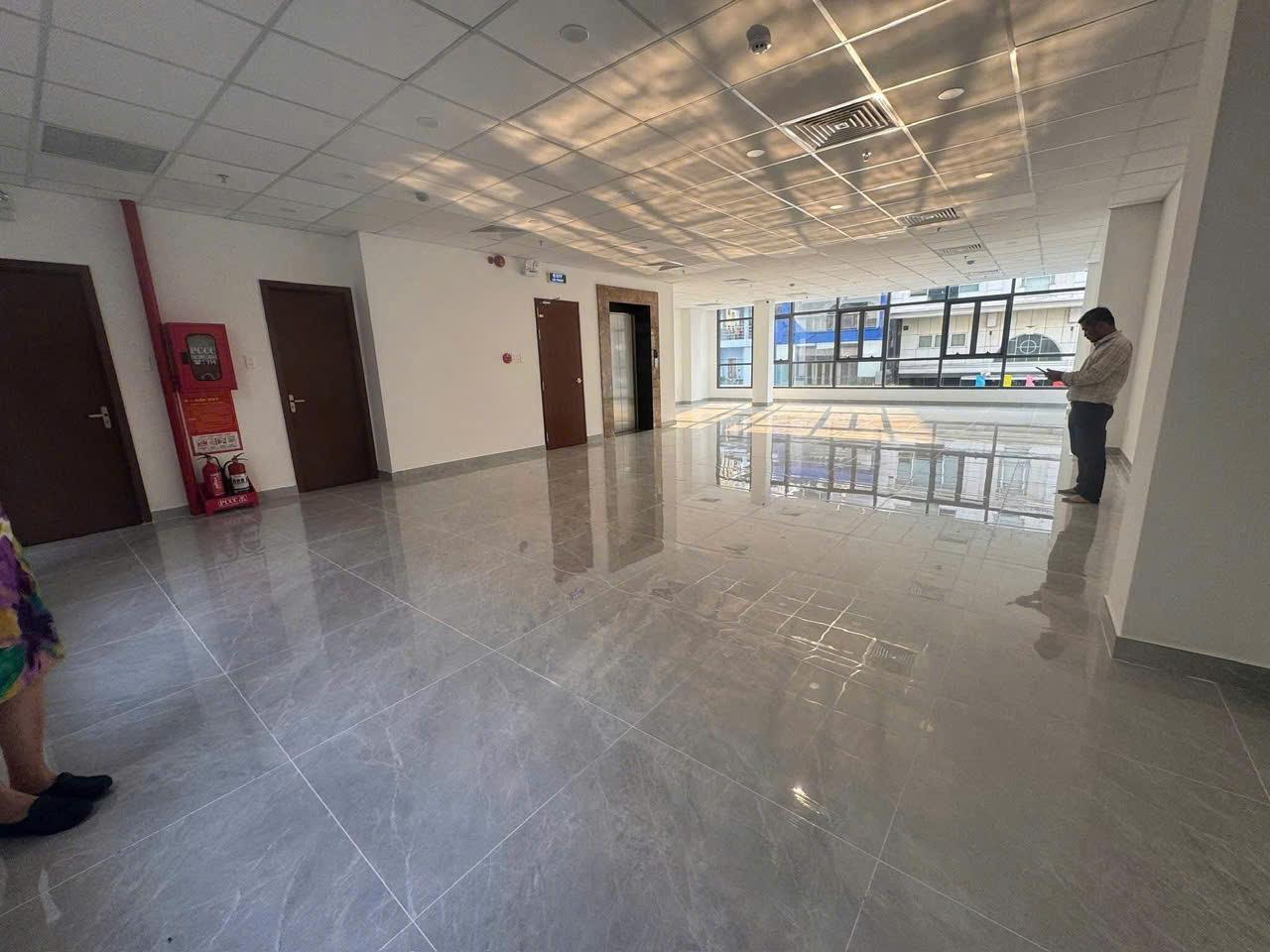 Cho thuê tòa nhà 19 Đặng Văn Ngữ, Phú Nhuận – 6 tầng, nhà mới 100%