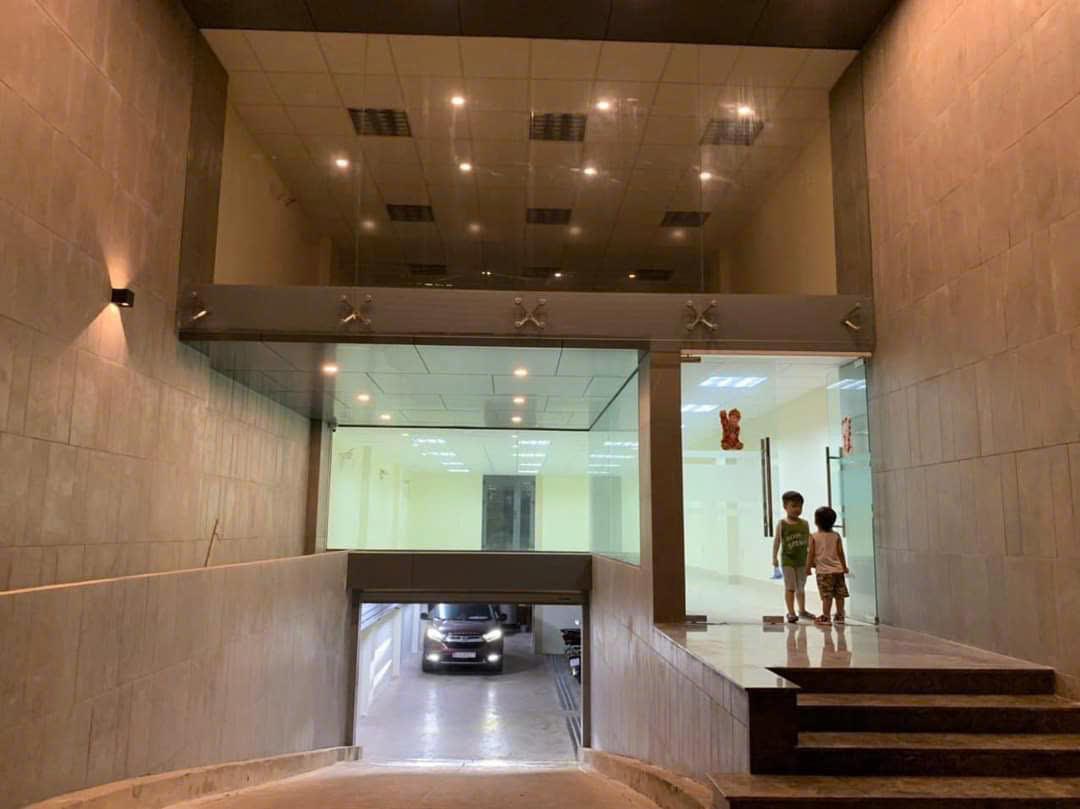 Cho thuê nhà Hoàng Hoa Thám Tân Bình – 6x30m, hầm 5 tầng, thang máy