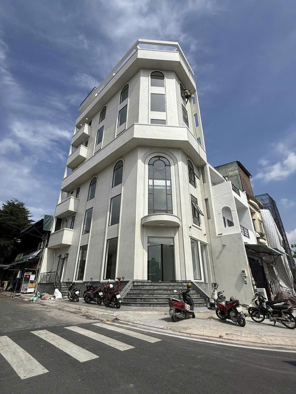 Cho Thuê Nhà 197 Dương Quảng Hàm Gò Vấp – 6x15m, Hầm + 6 Lầu, Thang Máy